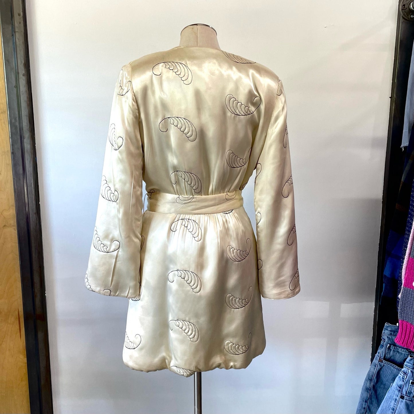 Vintage 1940's Paulette cream candlelight satin deco quilted and embroidered short robe / smoking jacket / medium